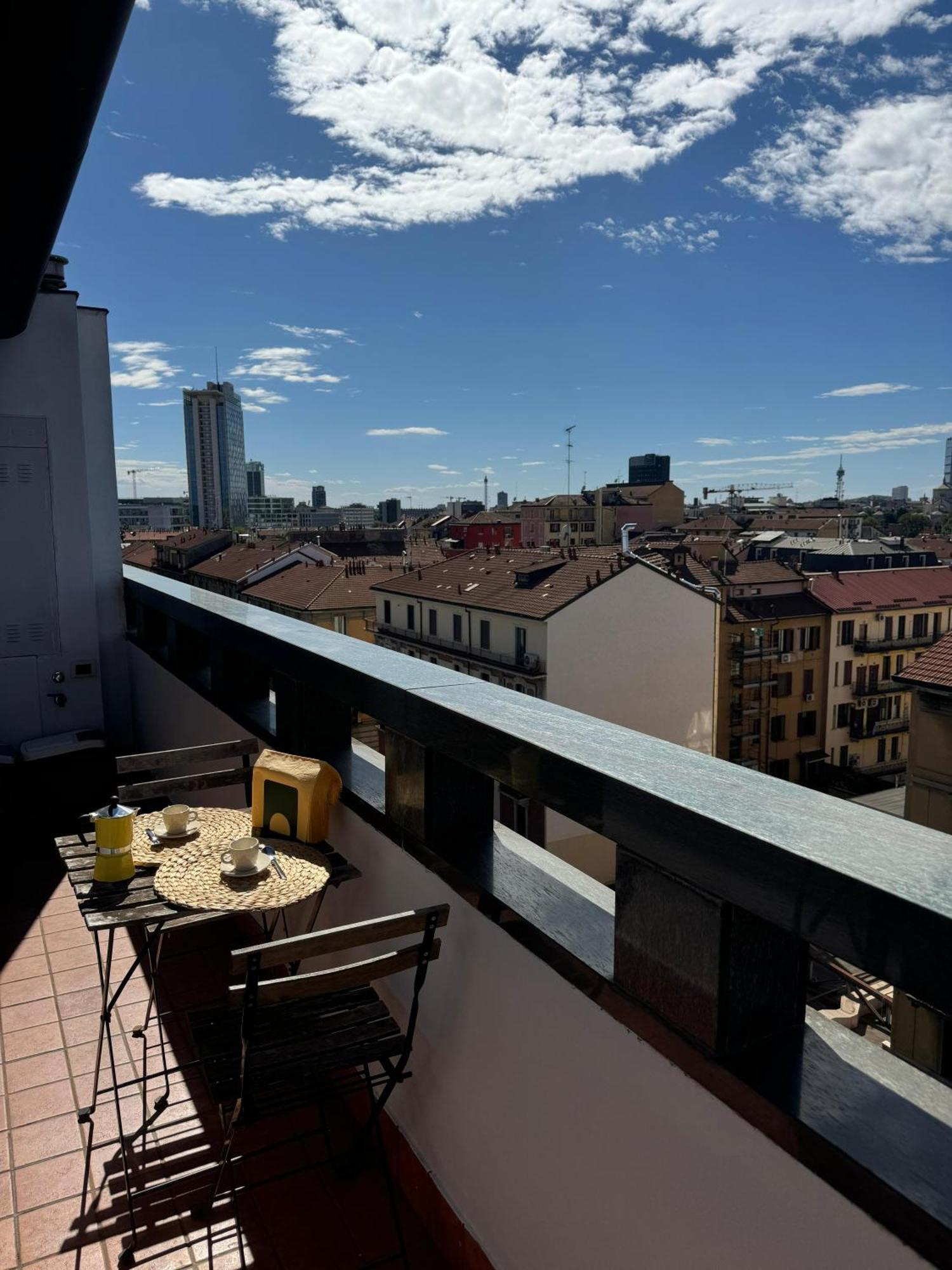 Appartamento Isola- Attico Con Balcone ميلان المظهر الخارجي الصورة